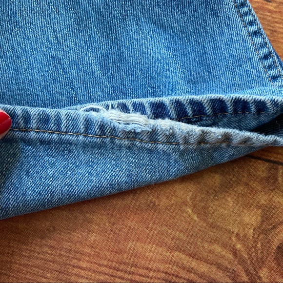 Levi’s 505 Light/Medium Wash Jeans - Picture 9 of 9